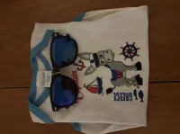 Romper 100% katoen Captain Greece Zakynthos 12-18 mnd + zonnebril Romper 100% katoen Captain Greece Zakynthos 12-18 mnd + zonnebril