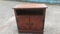 Antieke oude houten kast 