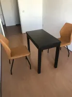 Uitschuifbare eettafel met 2 designstoelen