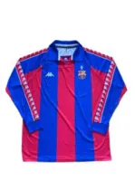 Verschillende voetbal shirts iconische clubs. Reproducties €60